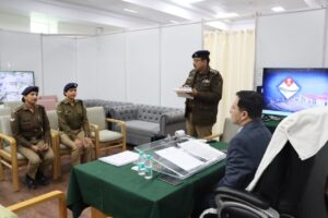 भराड़ीसैंण में डीजीपी का फ्रंटलाइन फील्ड पुलिस अधिकारियों से वन-टू-वन संवाद।