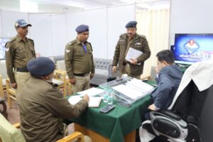 भराड़ीसैंण में डीजीपी का फ्रंटलाइन फील्ड पुलिस अधिकारियों से वन-टू-वन संवाद।