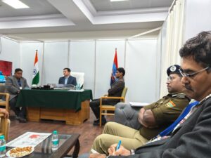 भराड़ीसैंण में डीजीपी का फ्रंटलाइन फील्ड पुलिस अधिकारियों से वन-टू-वन संवाद।