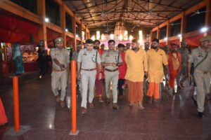 डीआईजी एस चिनप्पा ने लेहड़ा मंदिर मे माँ दुर्गा के दर्शन किए और मंदिर परिसर की सुरक्षा व्यवस्था का जायजा लिया। 1 डीआईजी एस चिनप्पा ने लेहड़ा मंदिर मे माँ दुर्गा के दर्शन किए और मंदिर परिसर की सुरक्षा व्यवस्था का जायजा लिया।