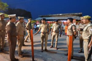 डीआईजी एस चिनप्पा ने लेहड़ा मंदिर मे माँ दुर्गा के दर्शन किए और मंदिर परिसर की सुरक्षा व्यवस्था का जायजा लिया। 2 डीआईजी एस चिनप्पा ने लेहड़ा मंदिर मे माँ दुर्गा के दर्शन किए और मंदिर परिसर की सुरक्षा व्यवस्था का जायजा लिया।