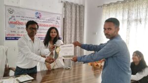 मानसिक स्वास्थ्य जागरूकता कार्यशाला,मानसिक समस्याओं को छुपायें नही खुलकर करें बात ठीक हो जायेंगे - डॉ अर्चना विश्वास