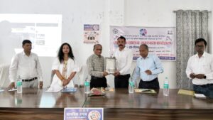 मानसिक स्वास्थ्य जागरूकता कार्यशाला,मानसिक समस्याओं को छुपायें नही खुलकर करें बात ठीक हो जायेंगे - डॉ अर्चना विश्वास