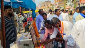 सोनौली कस्बे में डॉ. भीमराव अंबेडकर की जयंती पर निकाली गई बाइक रैली।