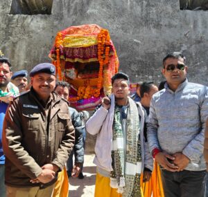 श्री बद्रीनाथ धाम में दिव्य आगमन: उद्धव जी व कुबेर जी की उत्सव डोलियाँ सकुशल पहुँची, गूंजे “जय बद्री विशाल” के जयकारे।