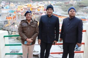 उत्तराखण्ड: जयकारों और वैदिक मंत्रोच्चार के बीच खुले श्री बद्रीनाथ धाम के कपाट,छह माह के लिए यात्रा का मंगल शुभारम्भ।