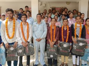 मेधावी छात्र-छात्राओं का सम्मान, प्रियंका व सृष्टि ने किया टॉप।