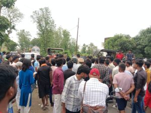 रातभर कतार में खड़े रहे किसान, डीजल न मिलने पर रास्ता जाम  