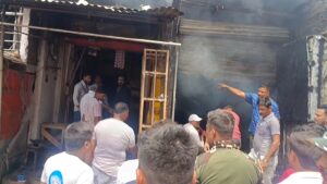 सोनौली में चिप्स बनाते समय लगी आग, भारत-नेपाल एजेंसियों के संयुक्त ऑपरेशन से आग पर पाया गया काबू।