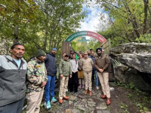 उत्तराखंड: पर्यटकों के दीदार के लिए खुली विश्व प्रसिद्ध फूलों की घाटी valley of flowers national park.