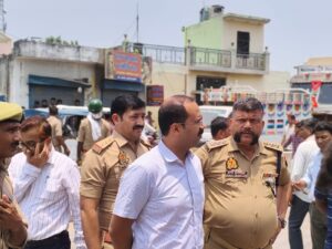 अनवारी में गरजा बुलडोजर, 64 साल पुराना कब्जा मलबे में तब्दील,तालाब की जमीन पर बसी पूरी बस्ती उजड़ी, 36 अवैध मकानों पर चला प्रशासन का शिकंजा।